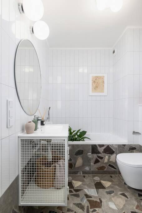 Apartment With Balcony, Private Parking - Bagry Lake - Goszczynskiego 1 Krakau Buitenkant foto